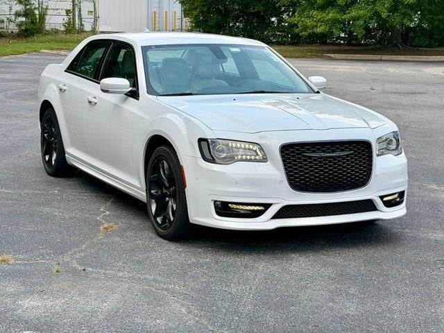 2023 Chrysler 300 Touring L