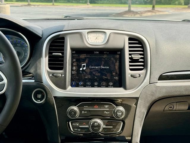 2023 Chrysler 300 Touring L