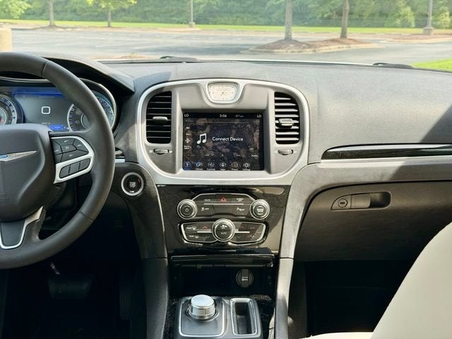 2023 Chrysler 300 Touring L