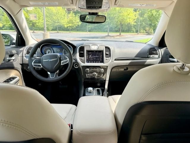 2023 Chrysler 300 Touring L