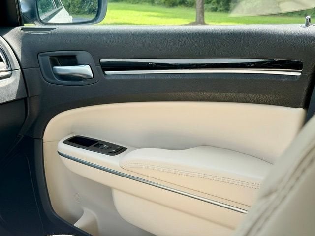 2023 Chrysler 300 Touring L
