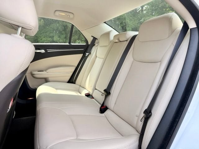2023 Chrysler 300 Touring L