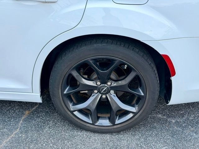2023 Chrysler 300 Touring L