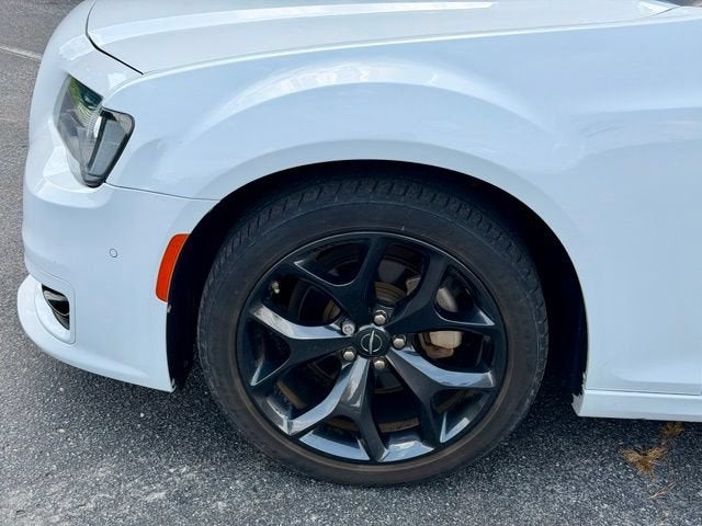 2023 Chrysler 300 Touring L