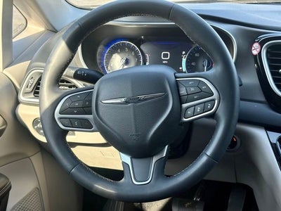 2023 Chrysler PACIFICA Base