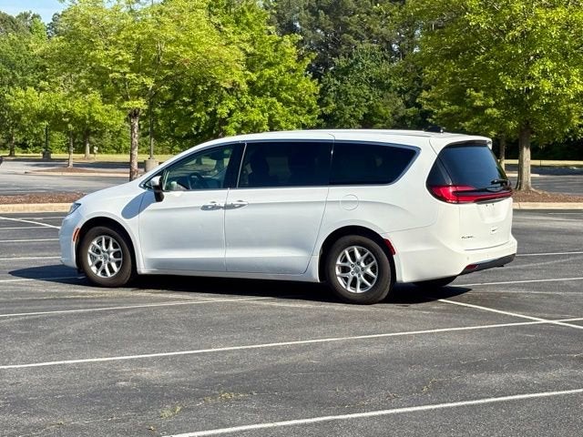 2023 Chrysler PACIFICA Base