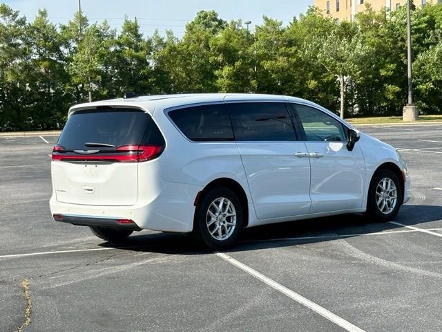 2023 Chrysler PACIFICA Base