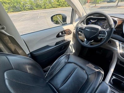 2023 Chrysler PACIFICA Base