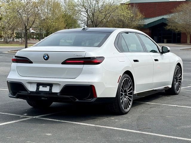 2025 BMW 7 Series 740i